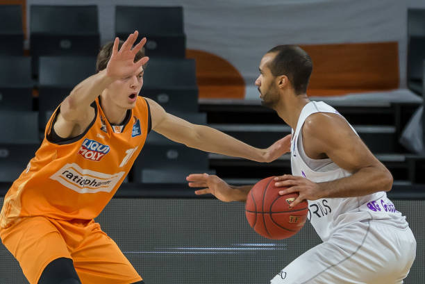 部分归功于 部分归功于