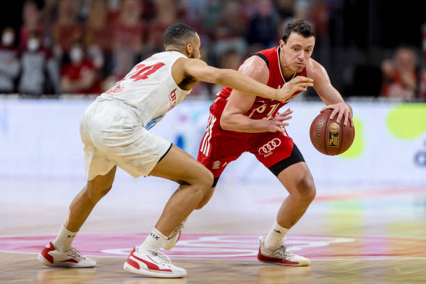 增添更多悬 增添更多悬