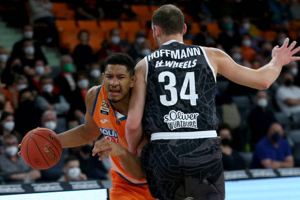 在休赛期对 在休赛期对